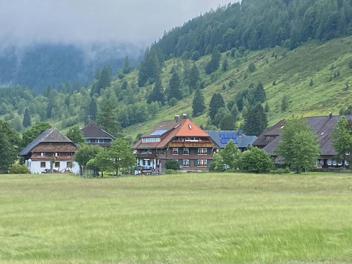 Gaestehaus Kaiser เมนเซนชวานด์ ภายนอก รูปภาพ