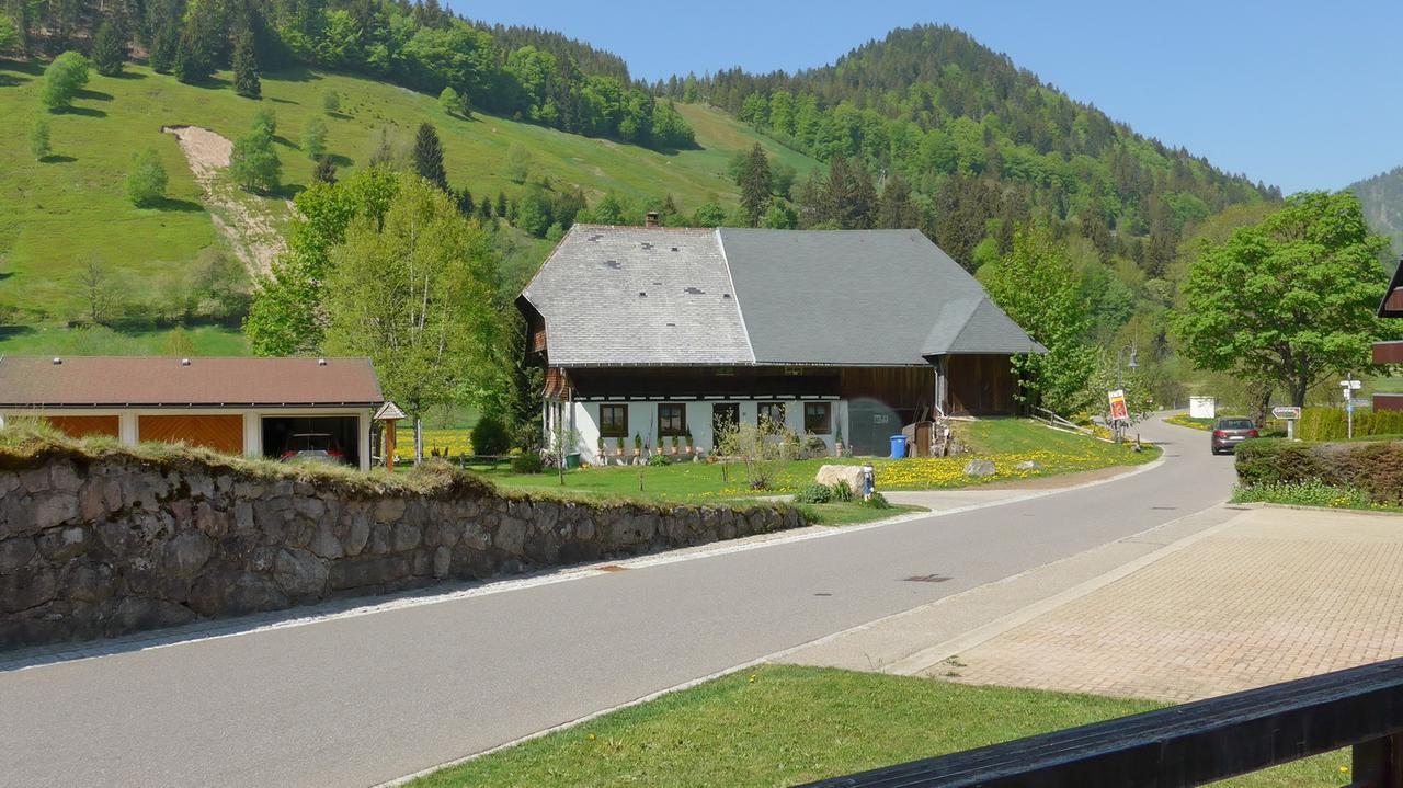 Gaestehaus Kaiser เมนเซนชวานด์ ภายนอก รูปภาพ