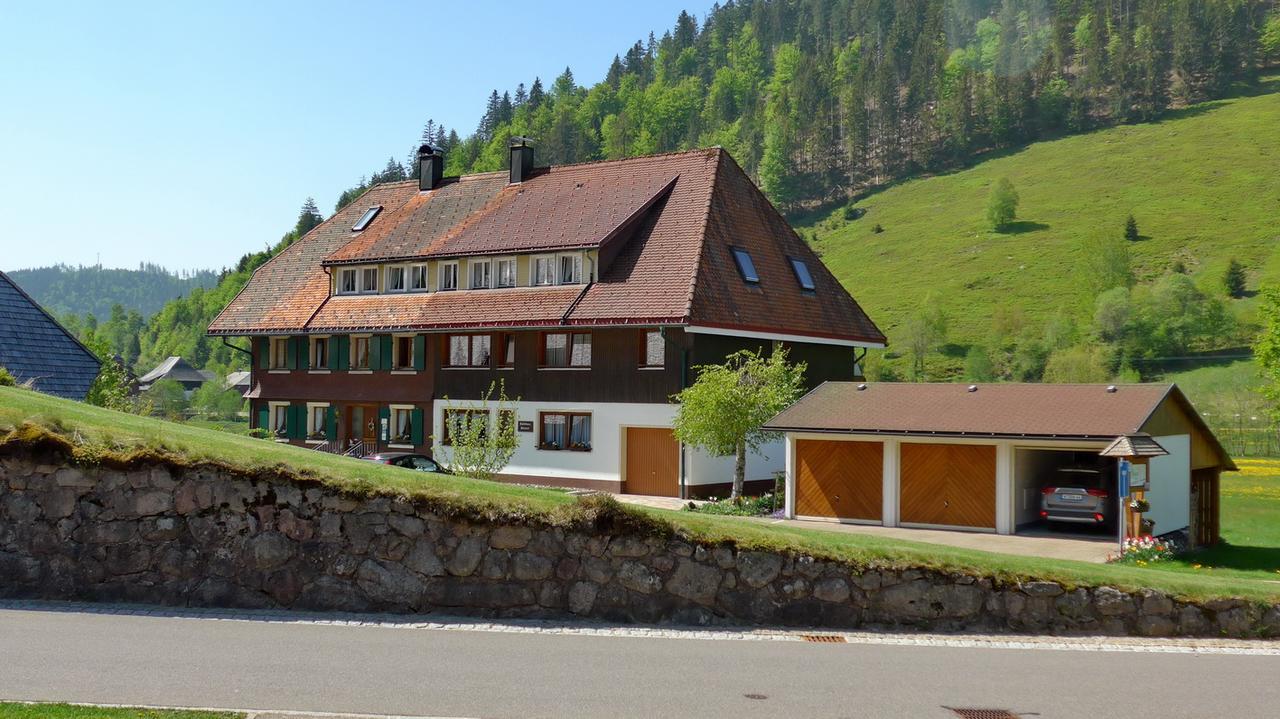 Gaestehaus Kaiser เมนเซนชวานด์ ภายนอก รูปภาพ